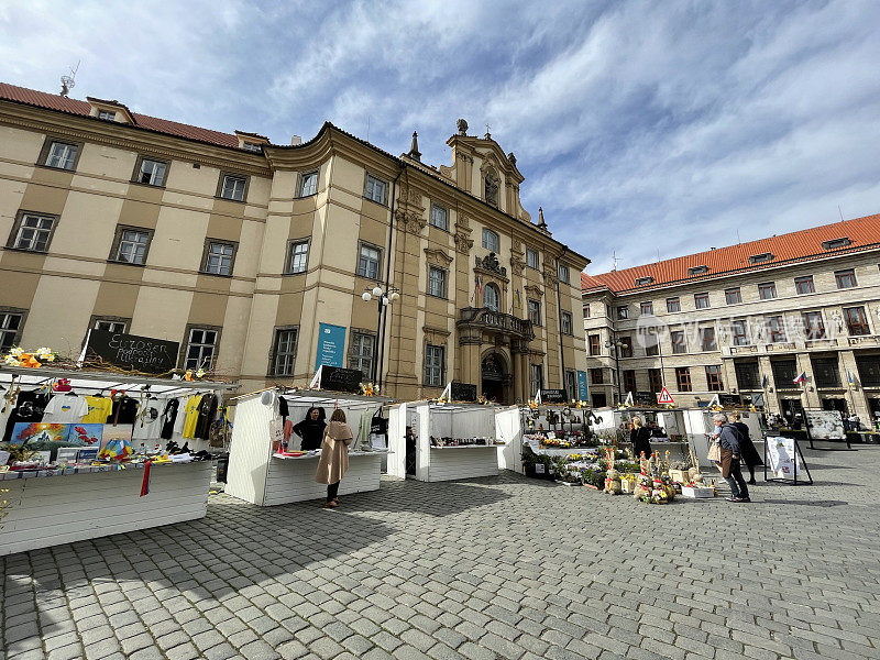 捷克共和国布拉格传统的布拉格复活节市场。圣母广场(捷克语:Mariánské náměstí)。